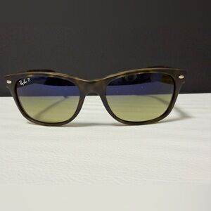 Ray-Ban New Wayfarer Polarized Sunglasses – Matte Tortoise RB2132
